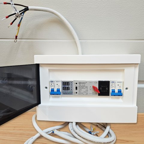 Щит захисту, для підключення інвертора до будинку, (АВР) Прев'ю 1